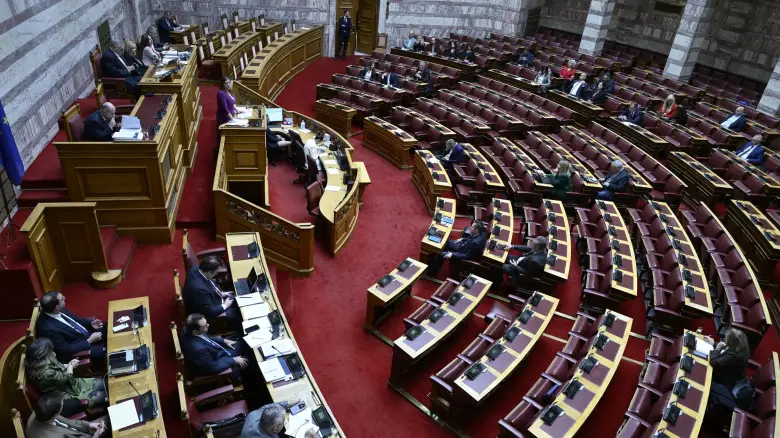 Βουλή: Eγκρίθηκε, κατά πλειοψηφία, ο νέος «Χάρτης μετάβασης των Ενόπλων Δυνάμεων στη νέα εποχή»