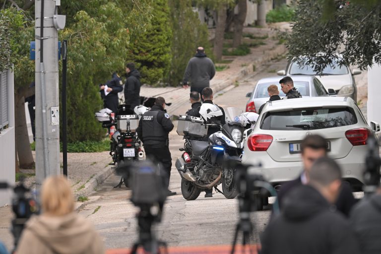 Γλυφάδα: Πώς ο 46χρονος αποφυλακίστηκε μετά τη δολοφονία της μητέρας του και σκότωσε και τον πατέρα του