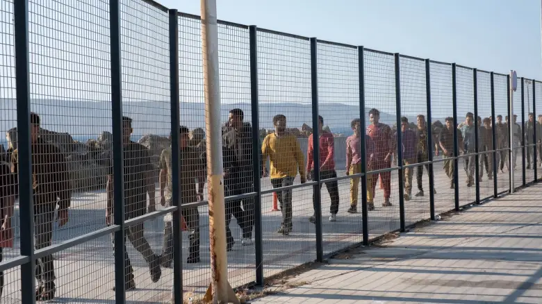 Νομοσχέδιο για μετανάστευση: Αυστηρά κριτήρια στην απόκτηση ασύλου – Άμεση απέλαση σε ποινικούς