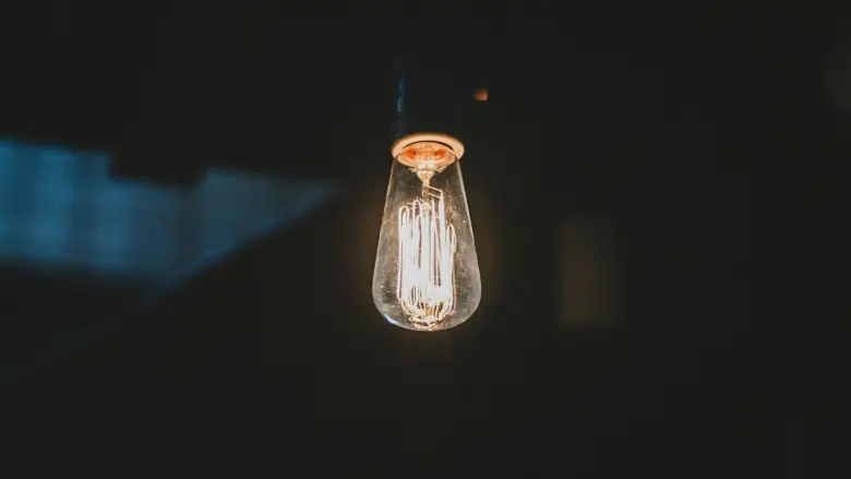 Πότε αλλάζουν οι χρεώσεις ρεύματος – Τι προβλέπει η απόφαση της ΡΑΑΕΥ