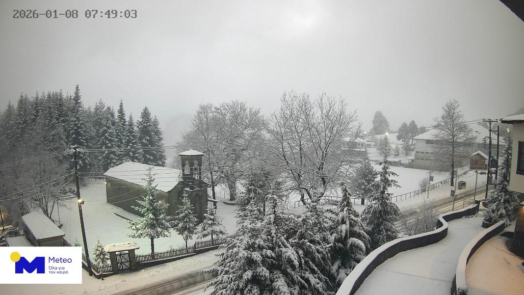 Μια αλλόκοτη νύχτα, χιόνια στο Μέτσοβο και…σκόνη στην Κρήτη με 25 βαθμούς!