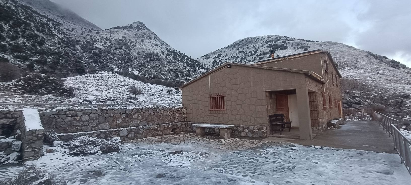 Στο «ψύχος» η Κρήτη: Χιόνια στα ορεινά και χαμηλές θερμοκρασίες… κι όμως οι υψηλότερες στη χώρα