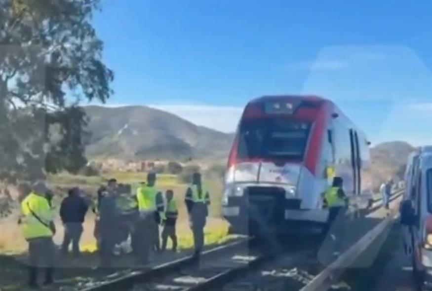 Νέο σιδηροδρομικό ατύχημα στην Ισπανία: Σύγκρουση τρένου με γερανό στην Καρταχένα