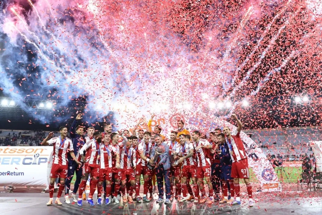 Ολυμπιακός – ΟΦΗ: Ρέτσος και Μεντιλίμπαρ ύψωσαν μαζί το τρόπαιο στον ουρανό του Ηρακλείου