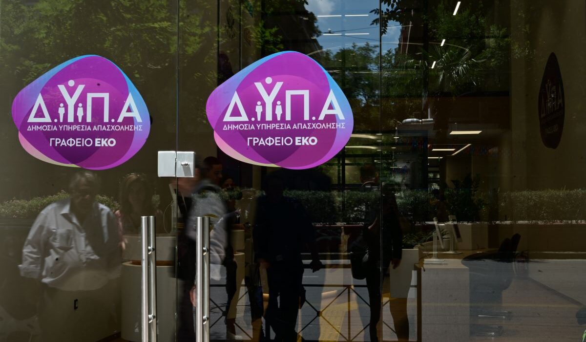 Σημαντική “ανάσα” για μακροχρόνια ανέργους μέσα από την χορήγηση δωρεάν ενσήμων (βίντεο)