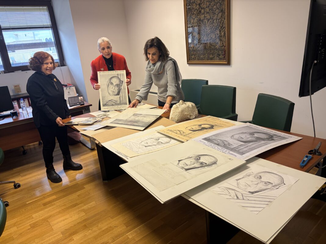 Συγκινητική δωρεά από τη Νέλλη Βαρβεράκη στη Βικελαία Δημοτική Βιβλιοθήκη