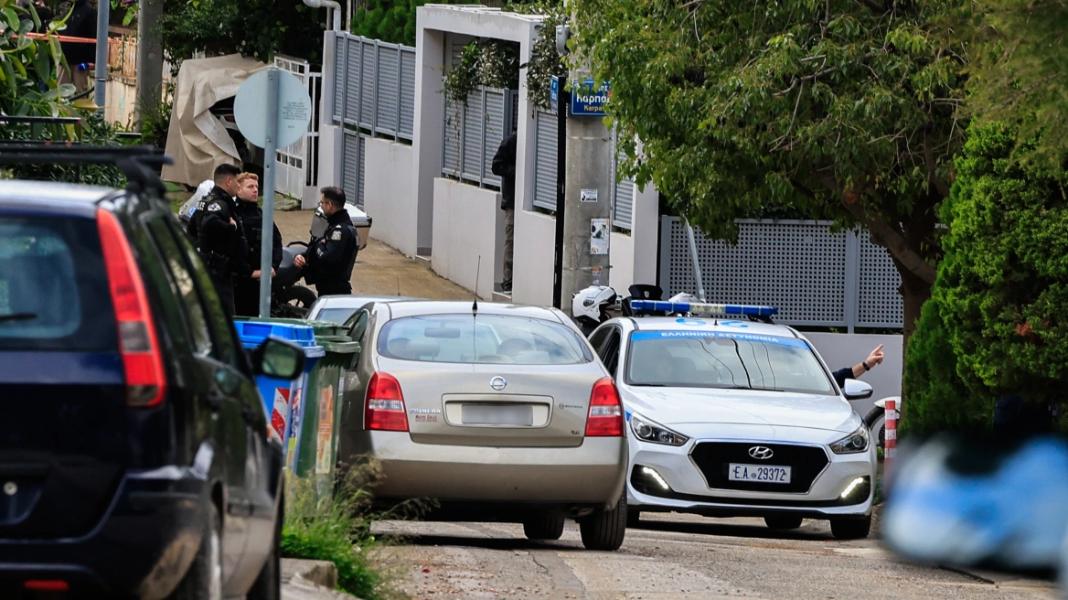 «Θα σκοτώσω τα αδέρφια μου αν με αφήσετε ελεύθερο» είπε στους αστυνομικούς ο 46χρονος που δολοφόνησε τον πατέρα του