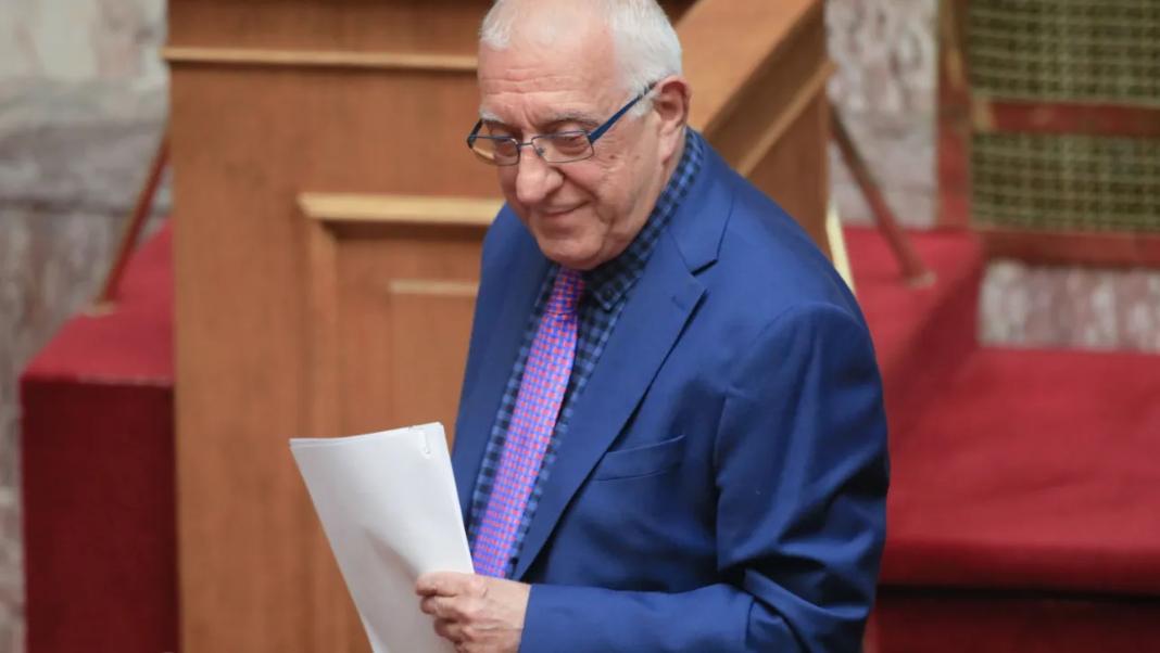 Η Βουλή «υιοθετεί» το παιδί του λιμενικού από το Άστρος – Τι δήλωσε ο Νικήτας Κακλαμάνης