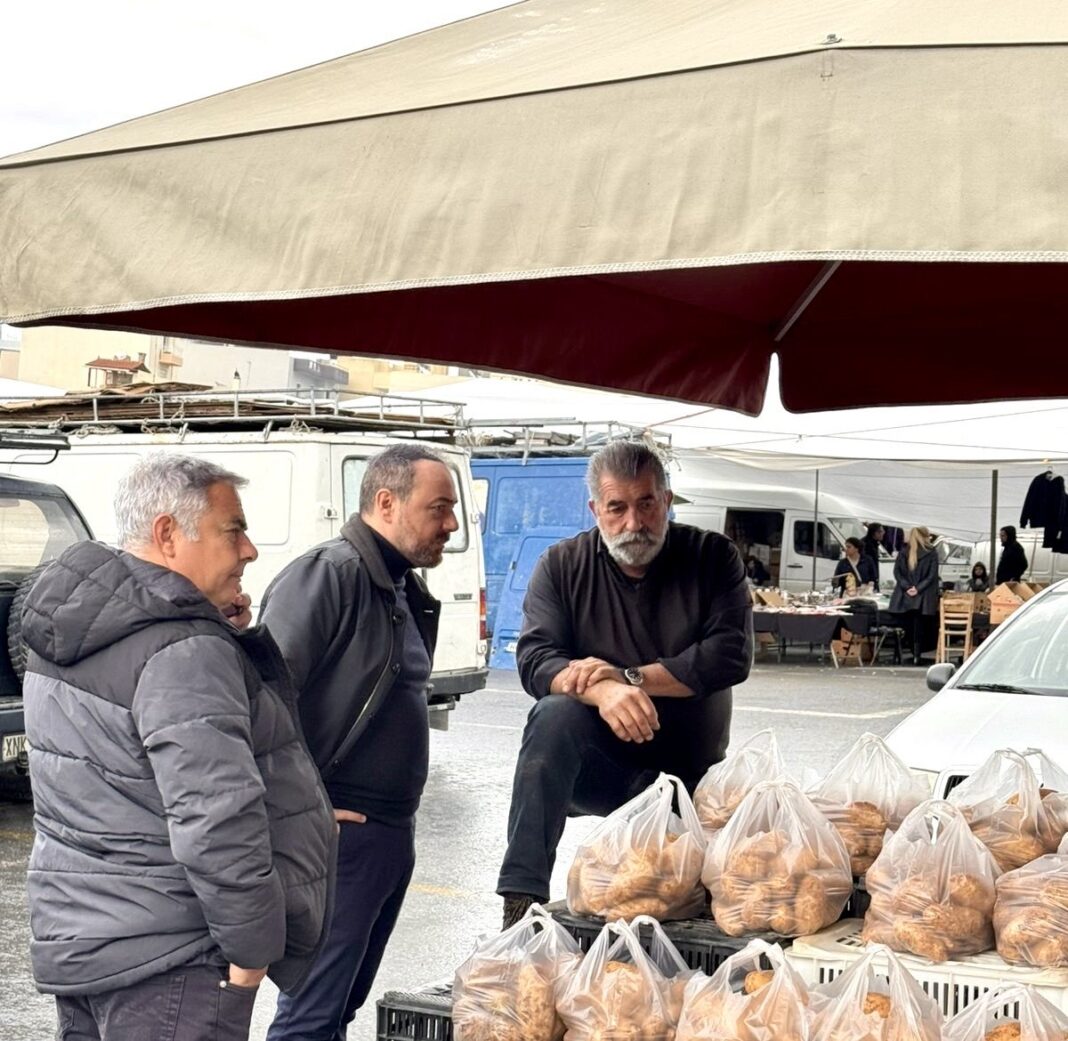 Στη Λαϊκή του Σαββάτου, σε συνάντηση με τους εκπροσώπους των παραγωγών και των εμπόρων ο Φραγκίσκος Παρασύρης