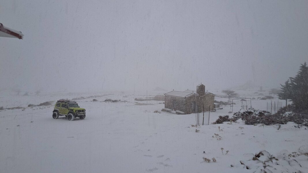 «Ντύνονται» στα λευκά ορεινές και ημιορεινές περιοχές της Κρήτης – Βίντεο & φωτογραφίες