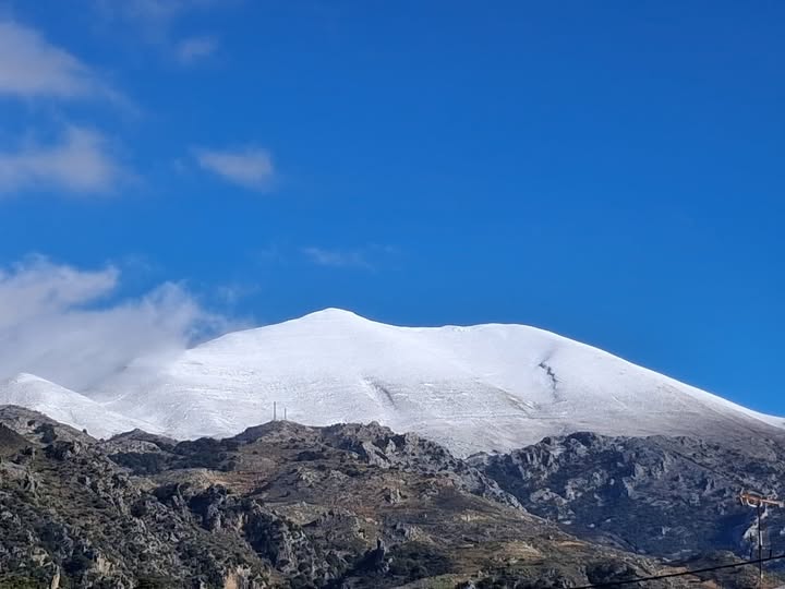 Τα ορεινά της Κρήτης στα λευκά «κλέβουν» τις εντυπώσεις – Ο καιρός μέχρι τα μέσα του Ιανουαρίου (Φωτογραφίες)