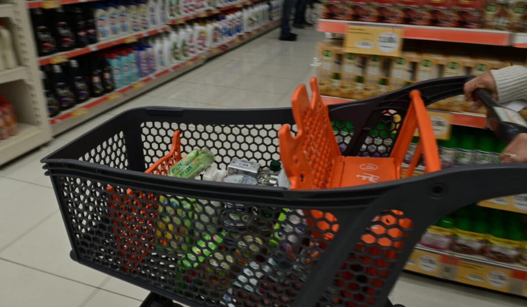 Ανοιχτά μαγαζιά και σούπερ μάρκετ σήμερα (3/1)