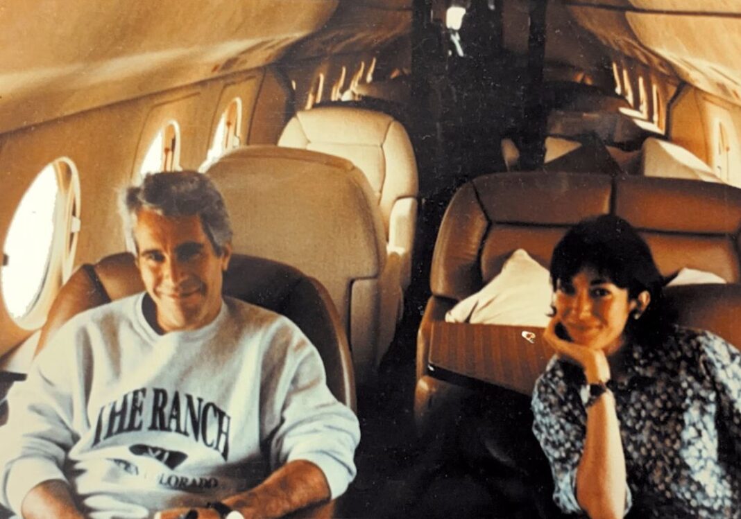 ΗΠΑ: Το υπουργείο Δικαιοσύνης δημοσιοποίησε 3 εκατομμύρια έγγραφα της υπόθεσης Έπσταϊν