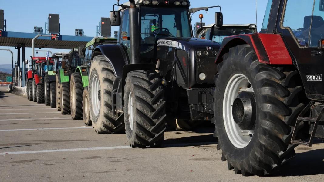 Οι αγρότες επιστρέφουν στα μπλόκα και αποφασίζουν για κλιμάκωση: Αύριο η κρίσιμη σύσκεψη στα Μάλγαρα