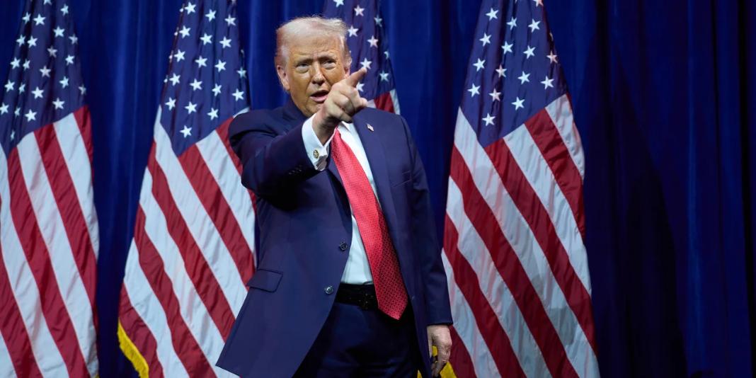 Ο Τραμπ προτρέπει τους διαδηλωτές να ρίξουν το καθεστώς στο Ιράν: «Η βοήθεια είναι καθ΄οδόν»