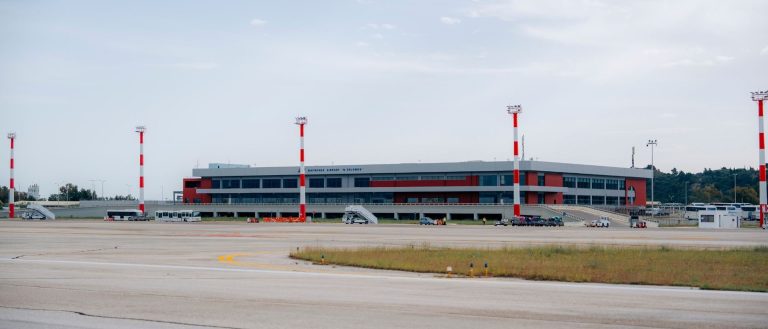 Πολύωρη ταλαιπωρία επιβατών της πτήσης Ζάκυνθος – Αθήνα – Προσγειώθηκε στη Χίο λόγω κακοκαιρίας