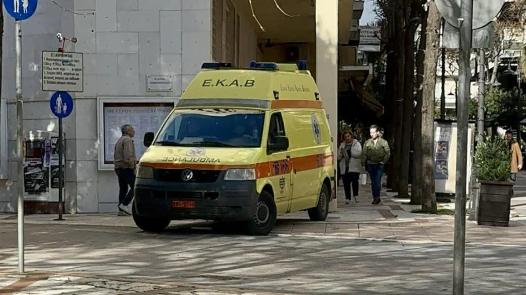 Αγρίνιο: Άνδρας εισέβαλε στο δημαρχείο, επιτέθηκε στον δήμαρχο και δάγκωσε υπάλληλο