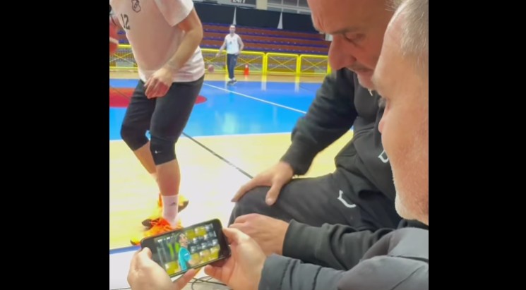 Το μπάσκετ του ΟΦΗ έμαθε για την πρόκριση στην προπόνηση και έγινε… χαμός! (βίντεο)