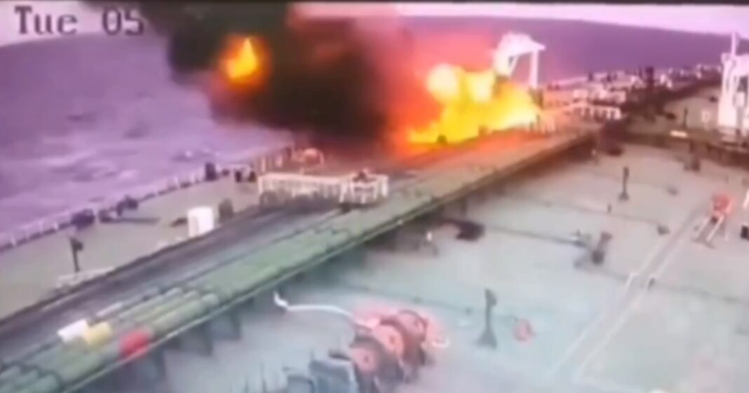 Η στιγμή που drone χτυπάει το ελληνικών συμφερόντων τάνκερ Delta Harmony – Βίντεο