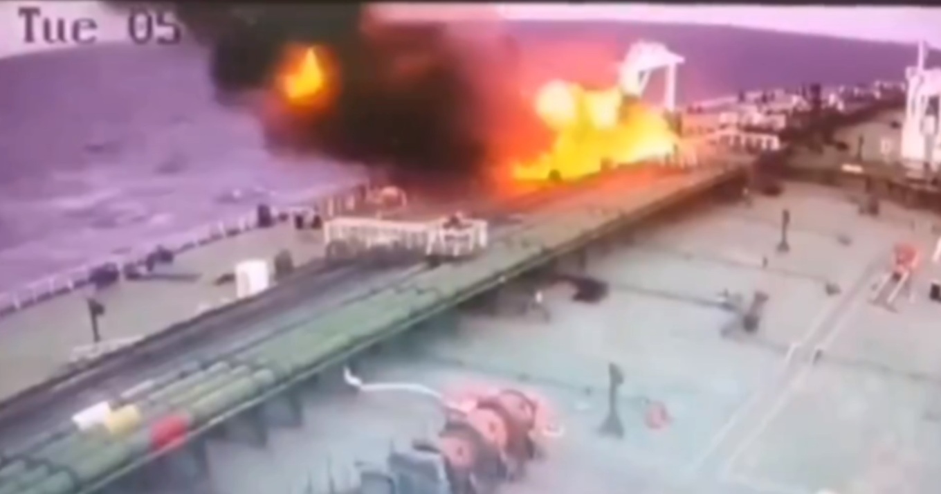 Η στιγμή που drone χτυπάει το ελληνικών συμφερόντων τάνκερ Delta Harmony – Βίντεο