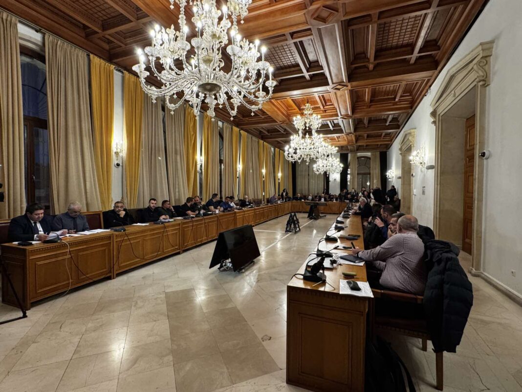 Τα “καρφιά” στο δημοτικό συμβούλιο και η… ουρά του Αντιδημάρχου