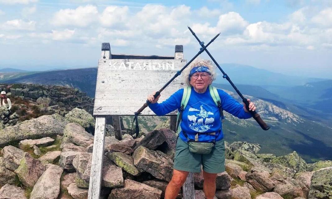 Παγκόσμιο ρεκόρ στα 80: Η γηραιότερη γυναίκα που διέσχισε το «Μονοπάτι των Απαλαχίων» – 3.540 χλμ.