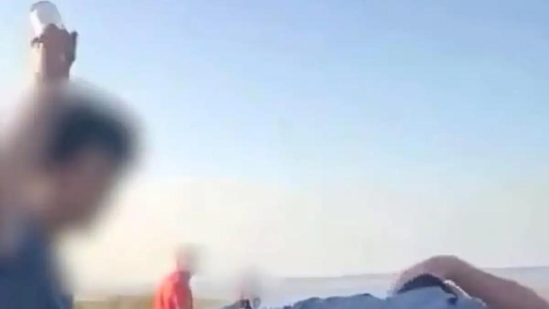 Σοκαριστικό βίντεο: Ανήλικοι Βρετανοί παγίδεψαν παιδόφιλο και τον χτύπησαν μέχρι θανάτου με μπουκάλι και πέτρες