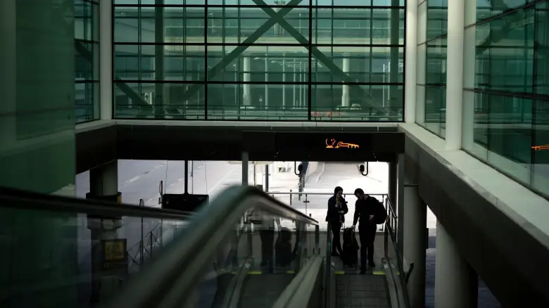 Κινητοποίηση στο αεροδρόμιο της Βαρκελώνης: Αστυνομικοί περικύκλωσαν αεροπλάνο μετά από «απειλή»