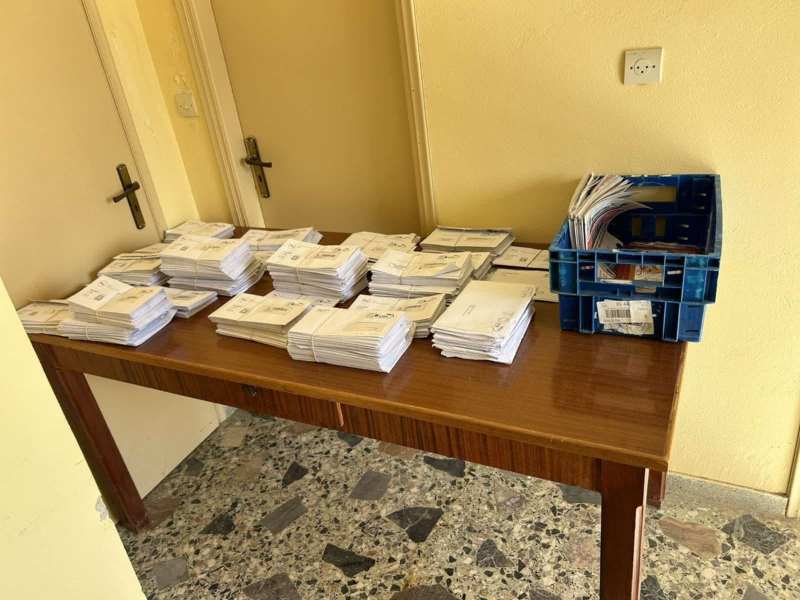 Αναζητούν την αλληλογραφία τους σε καφενεία και βενζινάδικα!