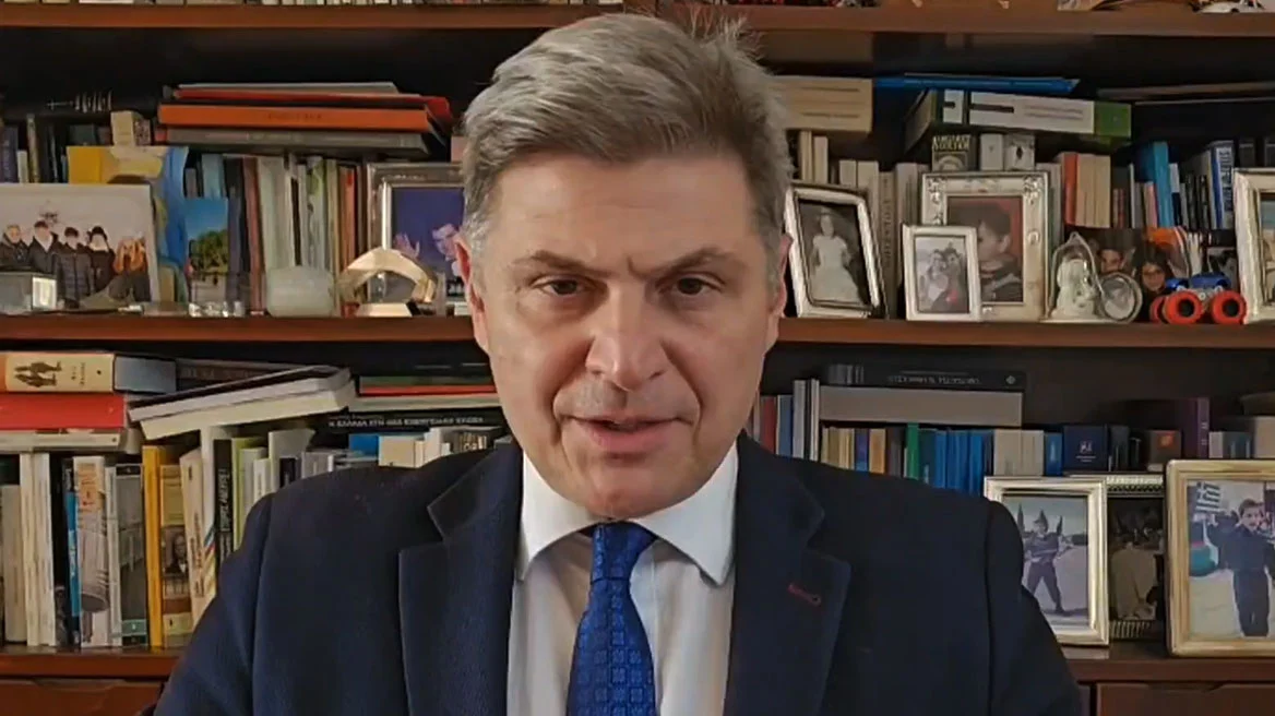 Δεν παραδίδει την έδρα ο Φαραντούρης: Λογοδοτώ στους συμπολίτες μου