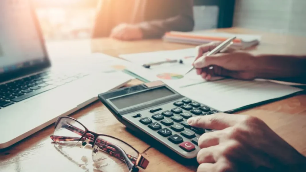 Φοροδιαφυγή άνω των 300.000 ευρώ από γνωστό dating coach, η ΑΑΔΕ τον έπιασε από το TikTok