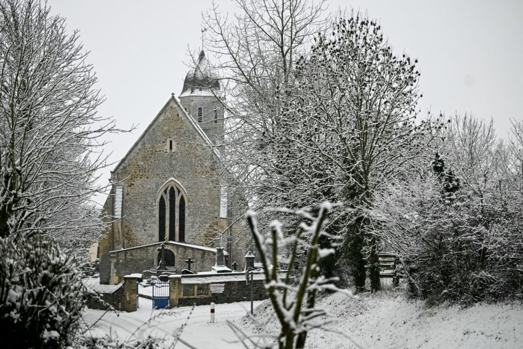Γαλλία: Σαρωτικό το πέρασμα της κακοκαιρίας – Άνεμοι 200 χλμ την ώρα