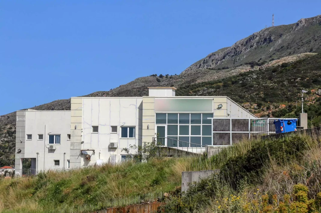 Αναβλήθηκε η δίκη του Αντιπεριφερειάρχη Χανίων για παράβαση καθήκοντος στη λειτουργία της Αγίας Σκέπης