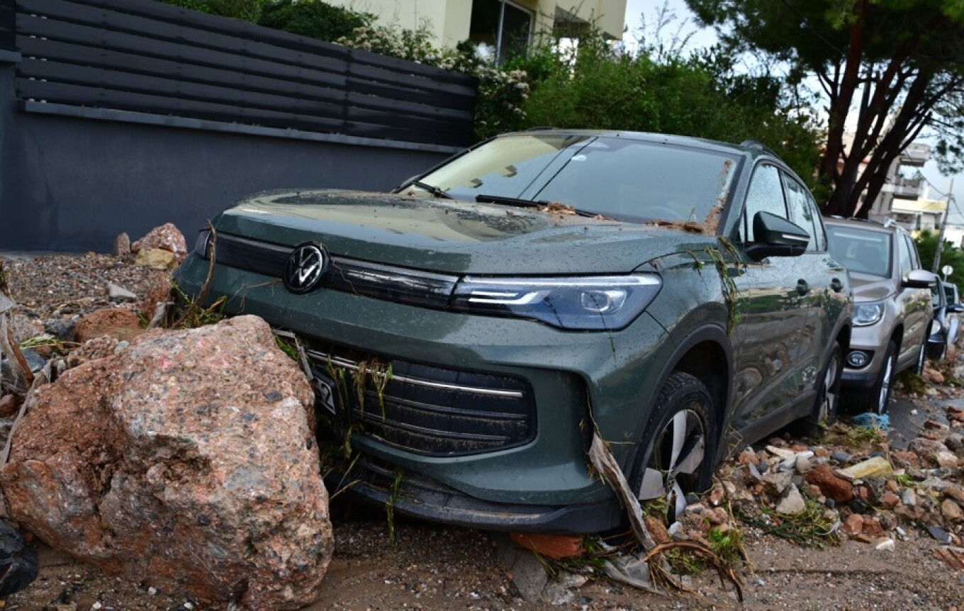 «Αυτό που έγινε δεν το έχουμε ξαναζήσει» λέει ο δήμαρχος Γλυφάδας