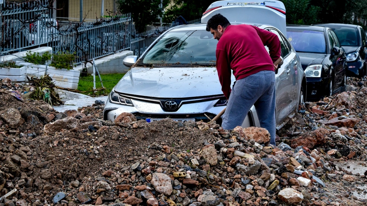 Ξεκινούν οι αυτοψίες στην Αττική μετά τις πληγές από την κακοκαιρία που άφησε πίσω της δύο νεκρούς