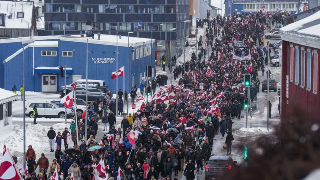 Politico: Η Ευρώπη για πρώτη φορά εξετάζει σκληρή απάντηση στον Τραμπ για τους δασμούς λόγω Γροιλανδίας