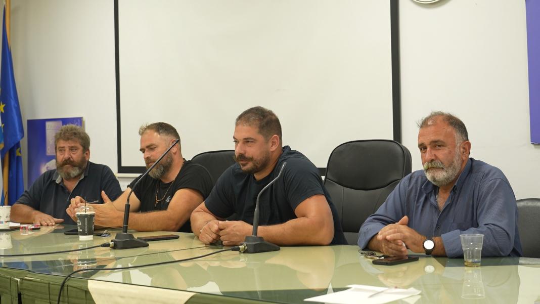 Αγροτοκτηνοτρόφοι Κρήτης: Η κόντρα με τα «σκληρά» μπλόκα, η απουσία από την συνάντηση με τον Πρωθυπουργό και η Γενική Συνέλευση που έρχεται