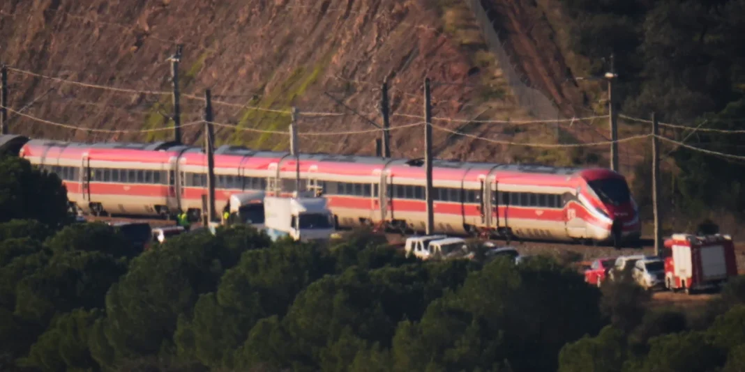 Ισπανία: Ανθρωποι πετάχτηκαν από τα παράθυρα, σοροί βρέθηκαν εκατοντάδες μέτρα μακριά -Απίστευτα βίαιη η σύγκρουση τρένων