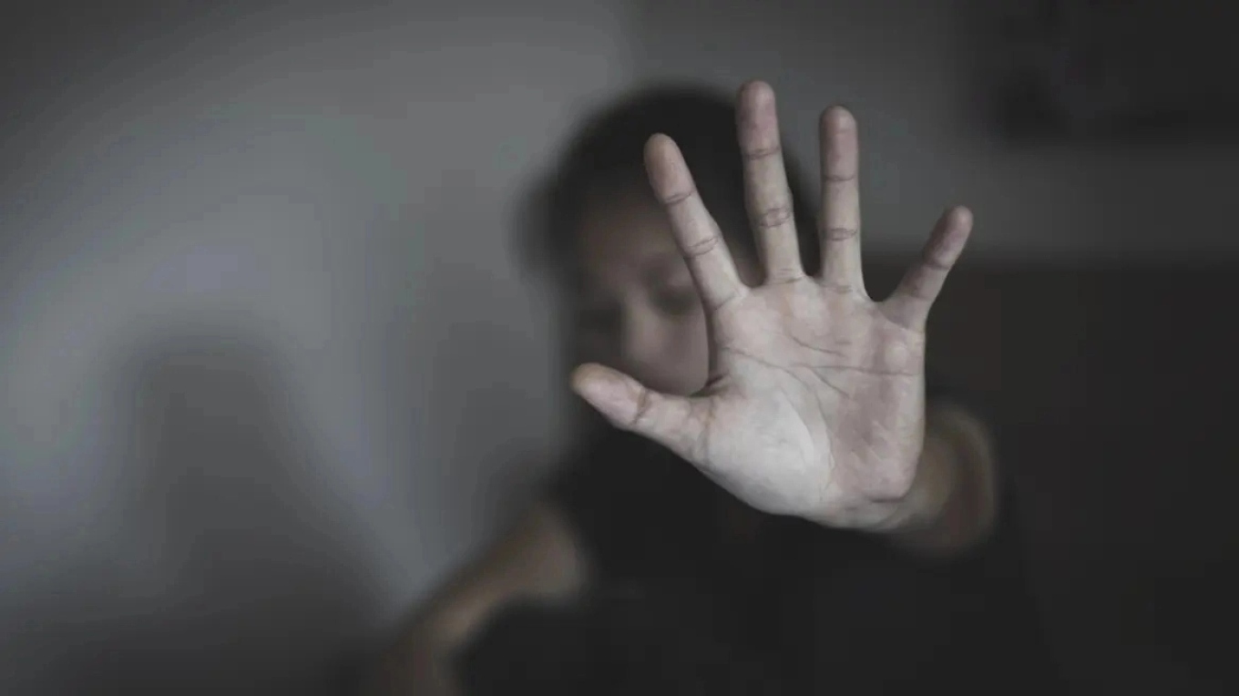 Άγριος ξυλοδαρμός 37χρονης δασκάλας από τον σύντροφό της στην Εύβοια