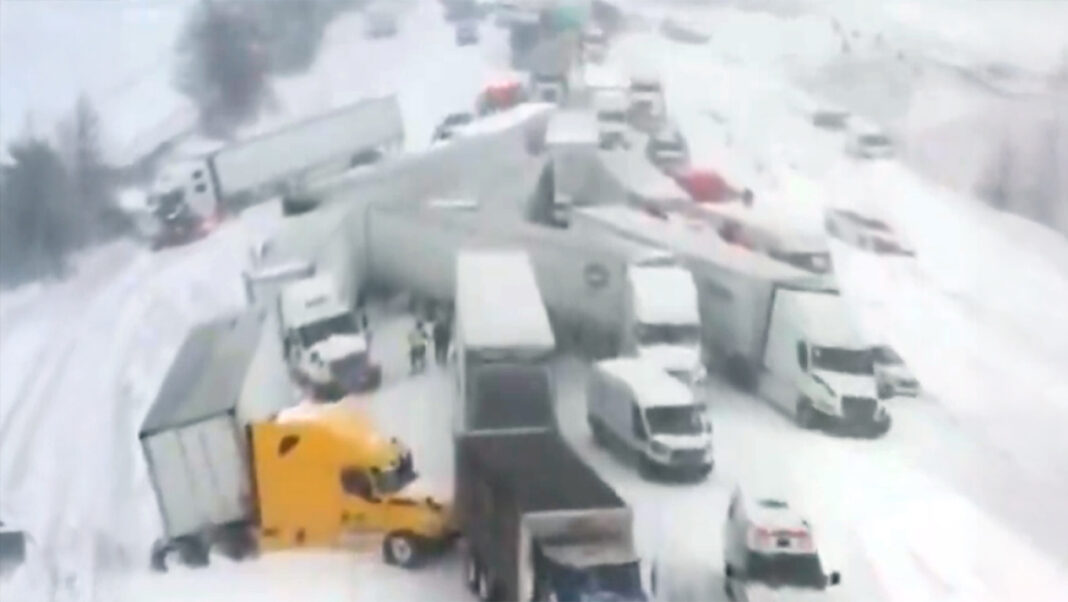 Mega-καραμπόλα με 100 οχήματα σε χιονισμένο αυτοκινητόδρομο στο Μίσιγκαν – Βίντεο