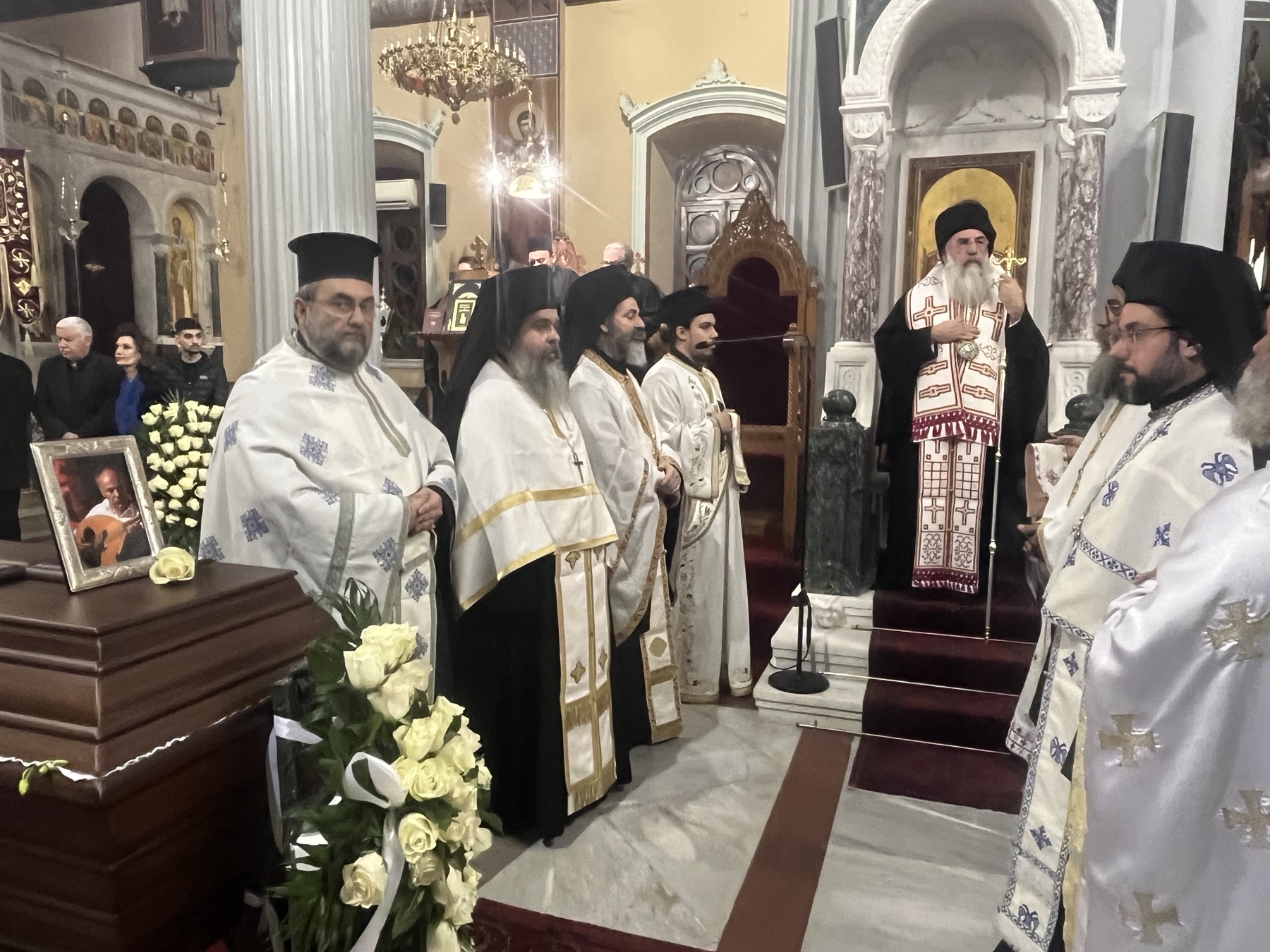 Συγκίνηση στο τελευταίο αντίο στον σπουδαίο και αγαπητό «Ψαρογιάννη» – Φωτογραφίες