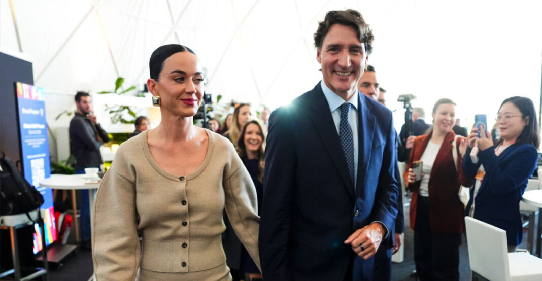 Κέιτι Πέρι και Τζάστιν Τριντό στο Νταβός: Χαμόγελα και τρυφερά βλέμματα – Βίντεο