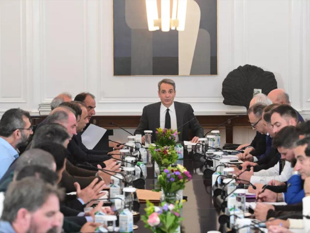 Αγρότες: Στάση αναμονής στο Μαξίμου για τα μπλόκα