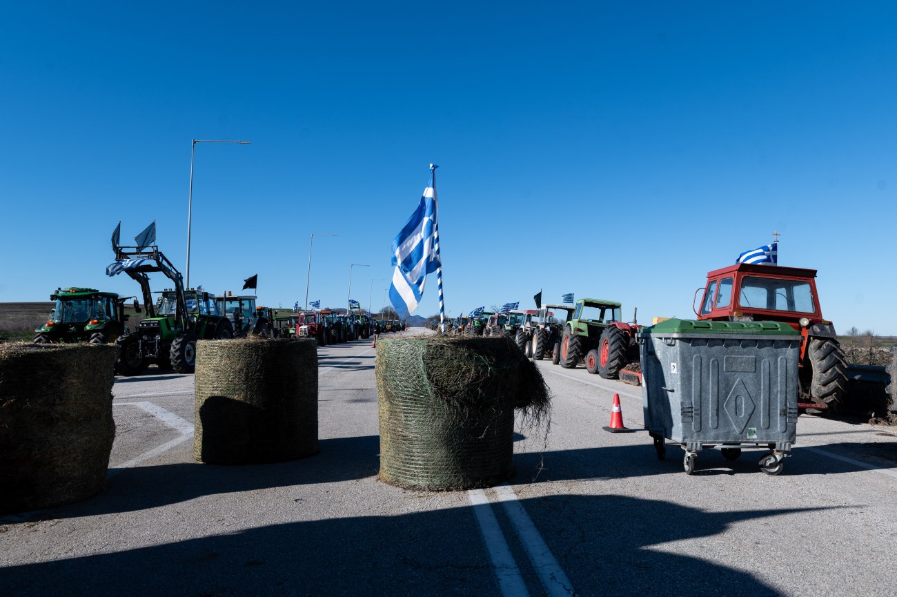 Πυρ ομαδόν κατά της κυβέρνησης για τους χειρισμούς στο αγροτικό