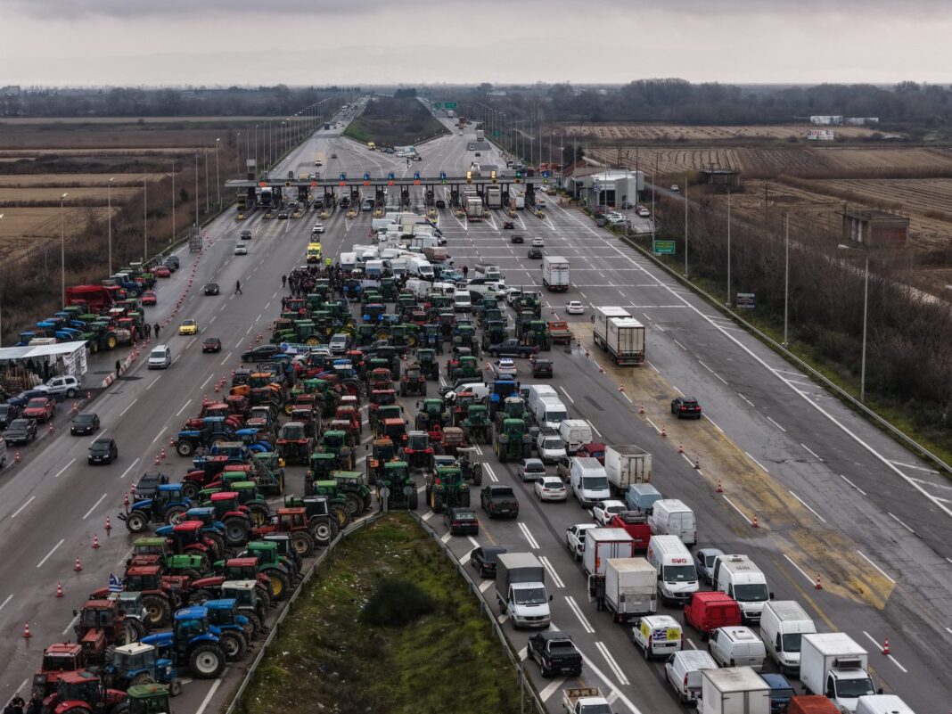 Αγρότες: Κλιμακώνονται οι κινητοποιήσεις – Ο «χάρτης» των μπλόκων
