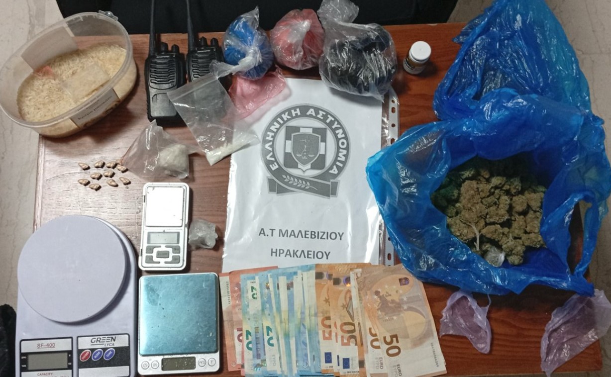 Ηράκλειο: Επικοινωνούσαν με ασύρματους για να «σπρώχνουν» τα ναρκωτικά – Χειροπέδες σε δύο νεαρούς