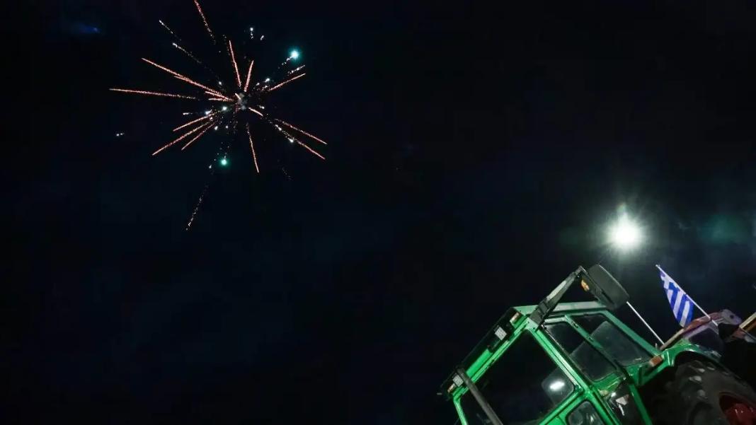 Οι αγρότες άλλαξαν χρόνο στα μπλόκα και αποφασίζουν για τις κινητοποιήσεις την Κυριακή