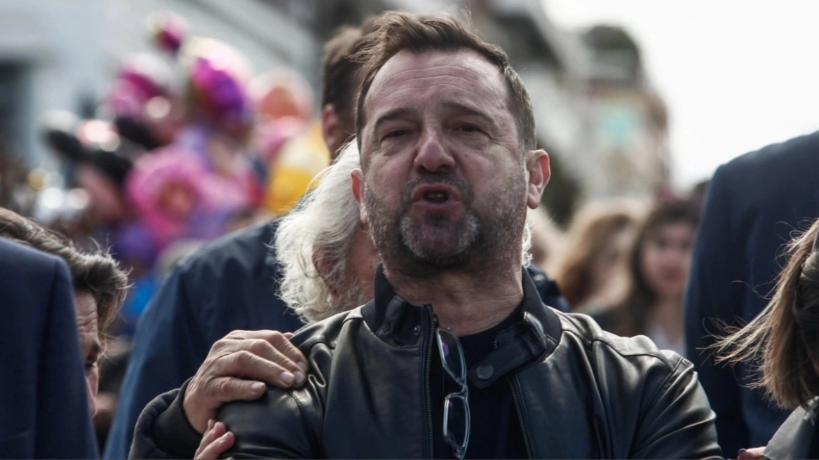 «Θα το ξαναδείτε το έργο σε καινούργια εκδοχή»: Η ανάρτηση Πλακιά για το κόμμα Καρυστιανού με… παραπομπή σε ταινία