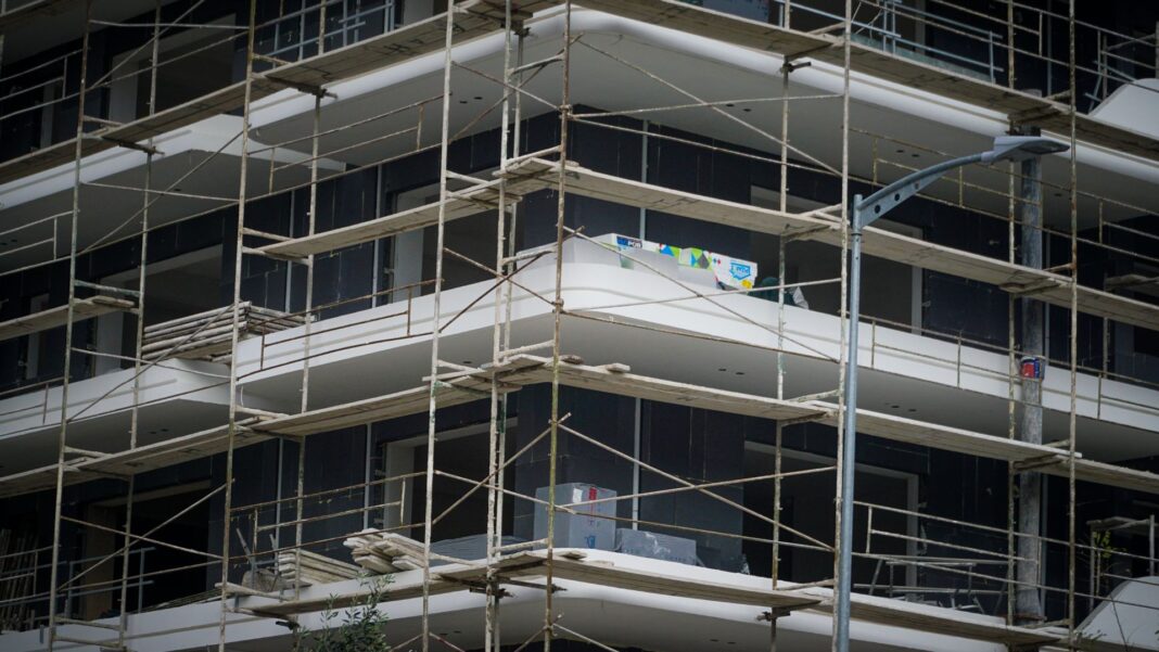 Μπόνους δόμησης και πολεοδομίες ανοίγουν νέο γύρο σύγκρουσης κυβέρνησης δήμων με προσφυγές στο ΣτΕ