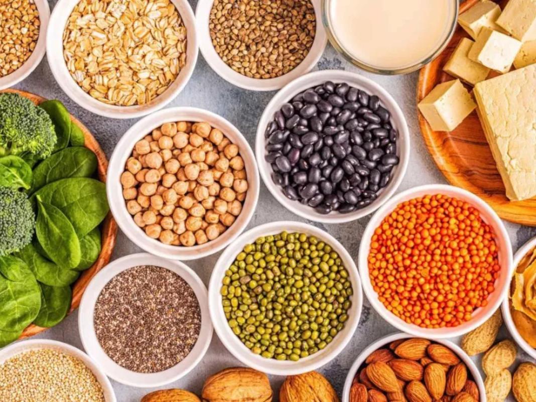 Ξεχάστε όλα όσα ξέρατε: Η διατροφική πυραμίδα άλλαξε και έφερε αντιδράσεις